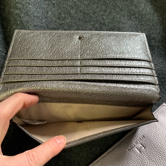 H Halston Silver/Grey Metallic finish wallet with Zip Card Holder - Picture 4 of 7